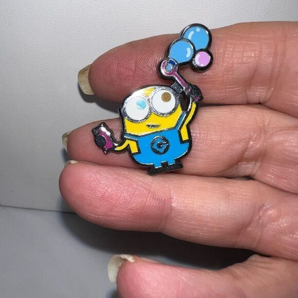 Universal Studios Minion Numbered Pin - Picture 9 of 11